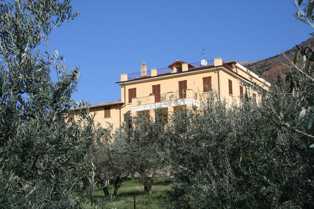 Agriturismo Villa Val D'Olivi Capodacqua  Buitenkant foto